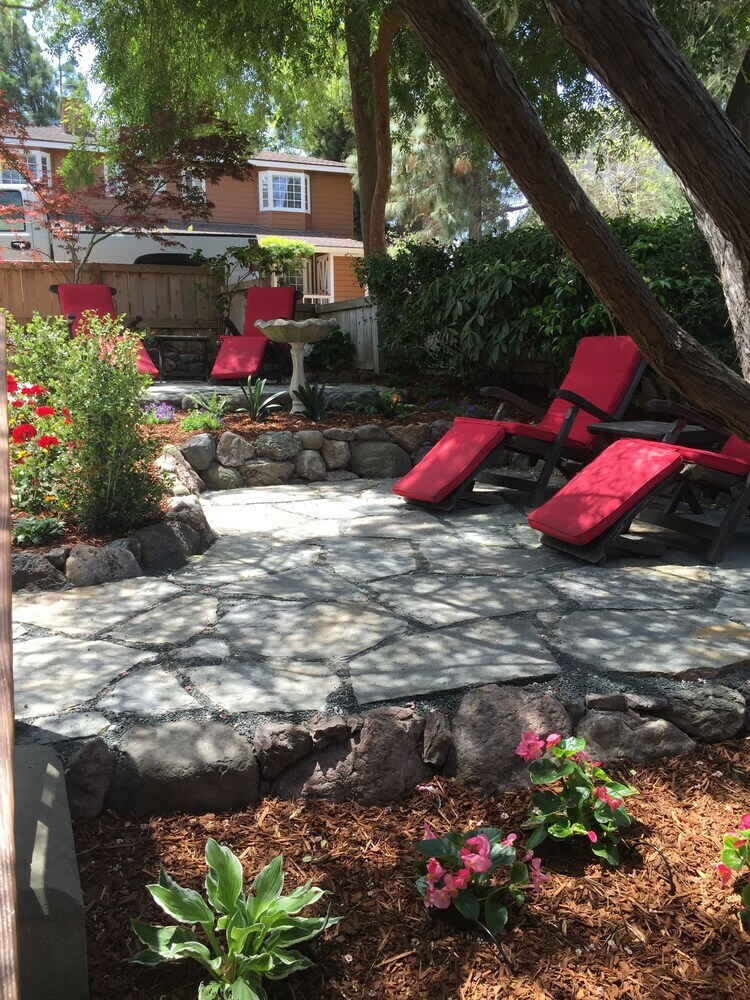 J Patrick House Bed And Breakfast Inn