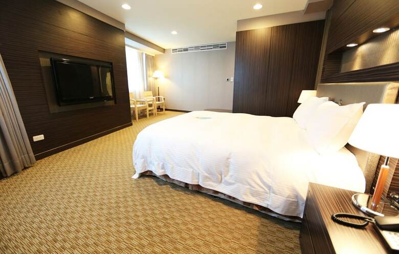 Grand Earl Hotel