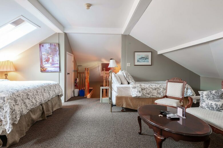 Bed & Breakfast Stone Maiden Inn