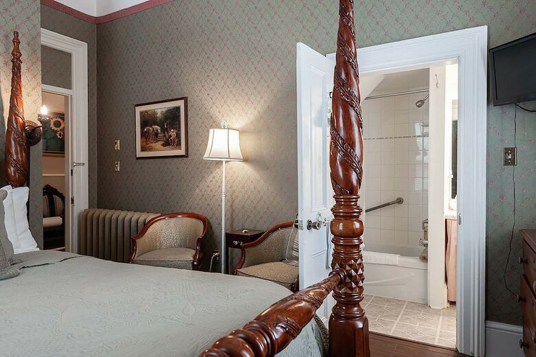 Bed & Breakfast Stone Maiden Inn
