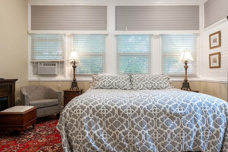 Bed & Breakfast Stone Maiden Inn