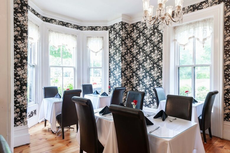Bed & Breakfast Stone Maiden Inn