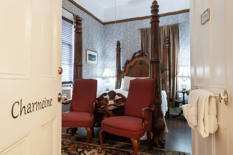 Bed & Breakfast Stone Maiden Inn