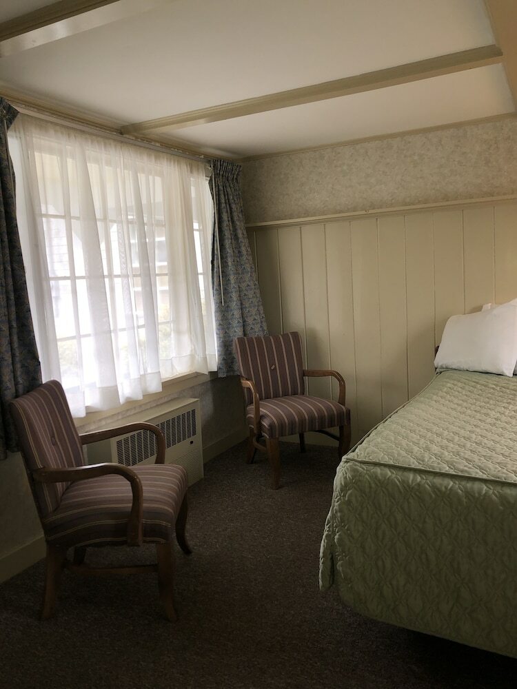 Hotel School House Inn