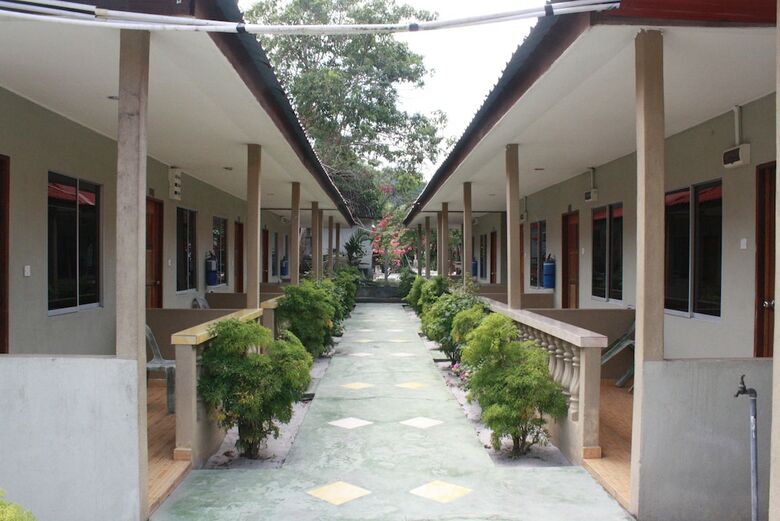 Hotel Purnama Beach Resort