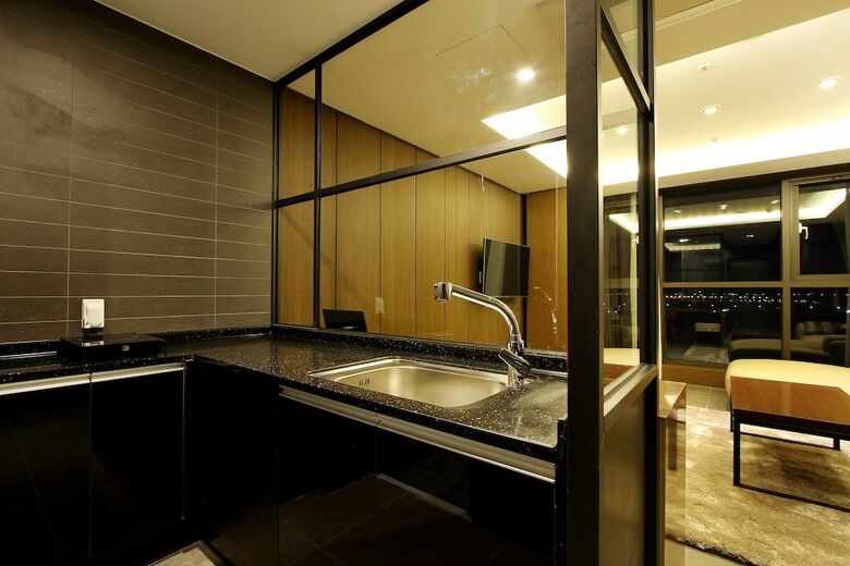 R.lee Suite Hotel Songdo