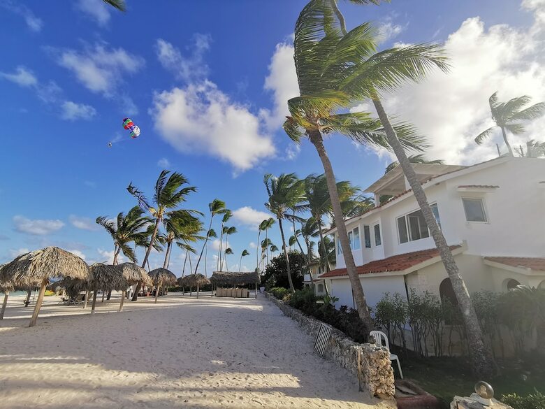 Villa Los Corales Tropical Beach Resort & Spa