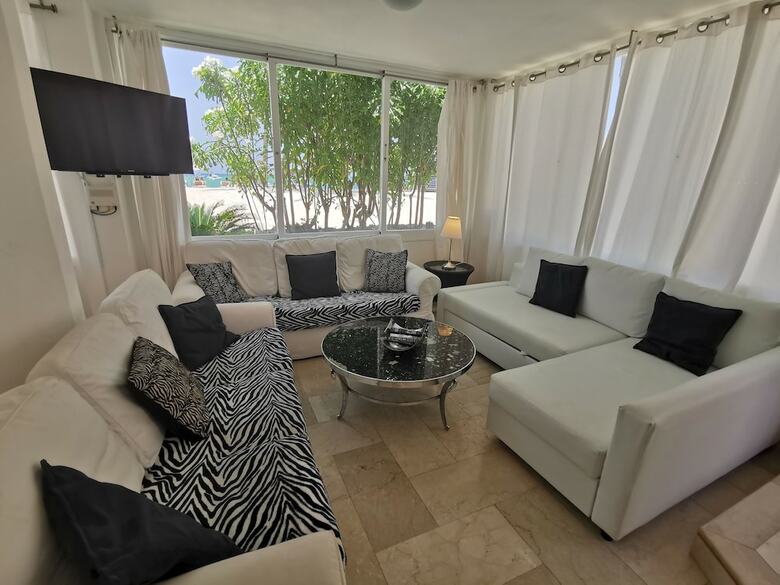 Villa Los Corales Tropical Beach Resort & Spa