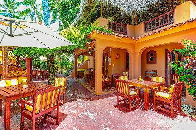 Villa Los Corales Tropical Beach Resort & Spa