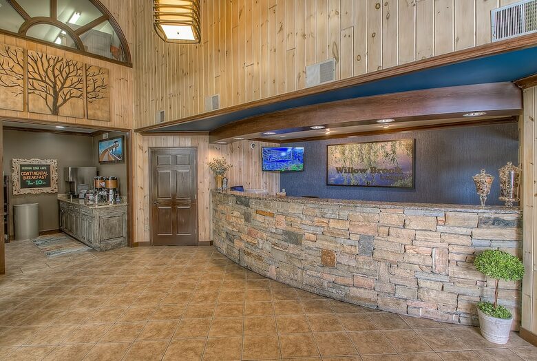 Hotel Accommodation By Willow Brook Lodge