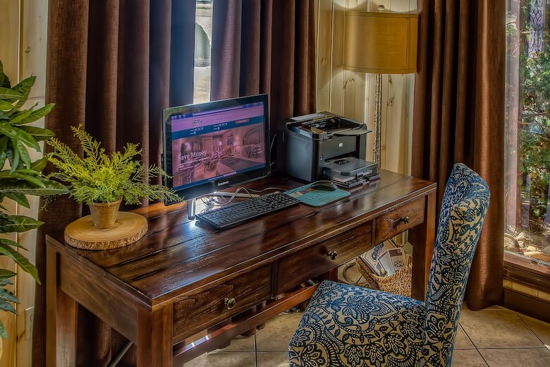 Hotel Accommodation By Willow Brook Lodge