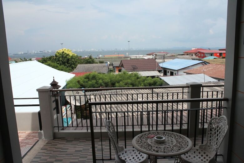 Hotel Bee Orchid Pool Villa