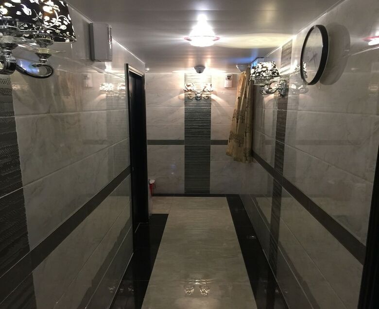 Hotel Skylark