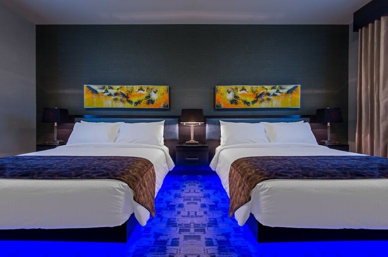 Applause Hotel By Clique