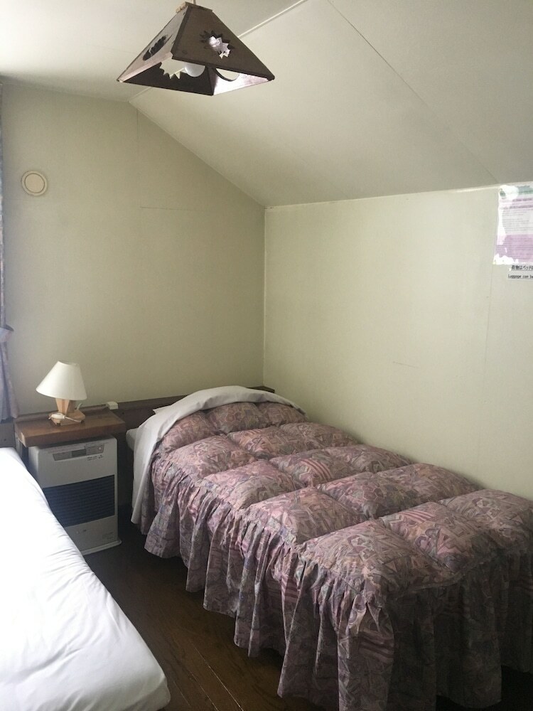 Bed & Breakfast Pension & Restaurant Bistare Kana