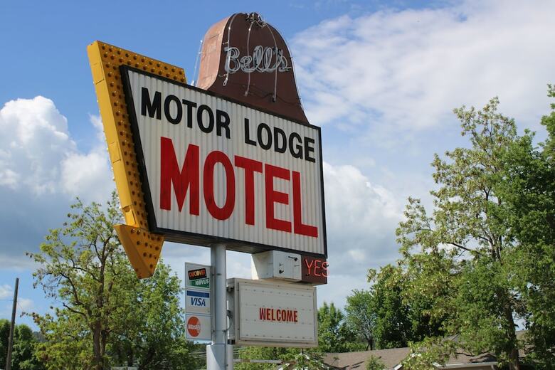 Bell's Motor Lodge Motel