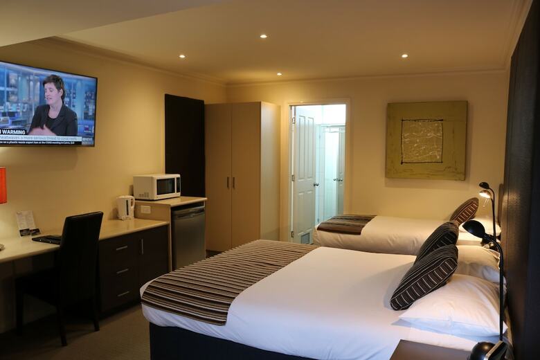 Sovereign Park Motor Inn