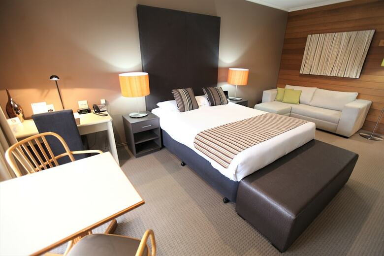 Sovereign Park Motor Inn