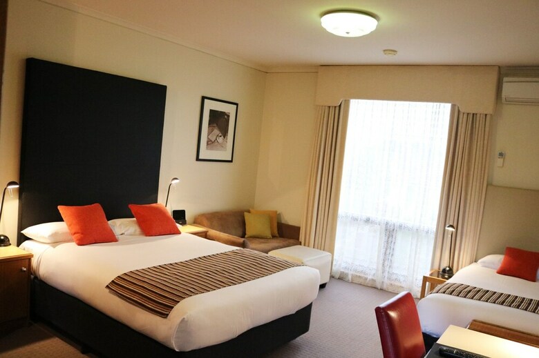 Sovereign Park Motor Inn