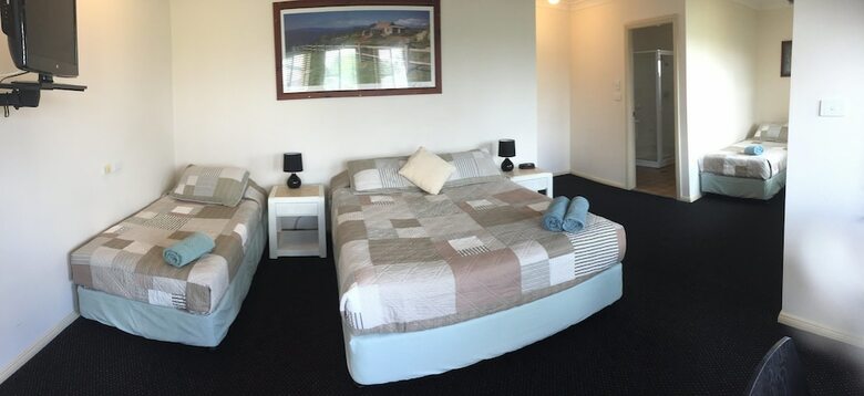 Across Country Motel And Serviced Apartments