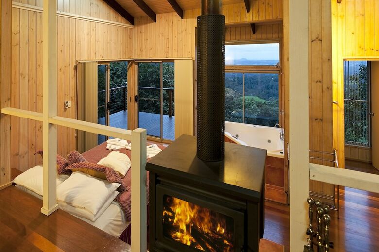 Treetops Accommodation Montville