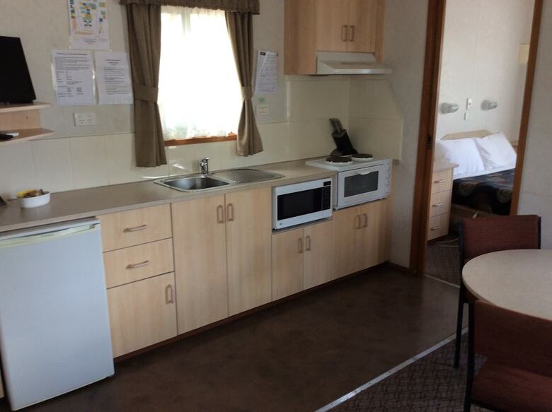Golden Country Motel & Caravan Park