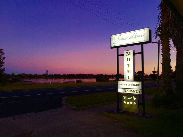 Sandbar Motel