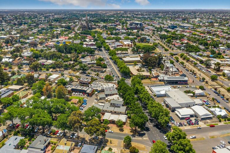 Motel National Hotel Complex And Bendigo Central Apartments