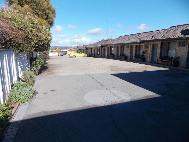 Cowra Crest Motel