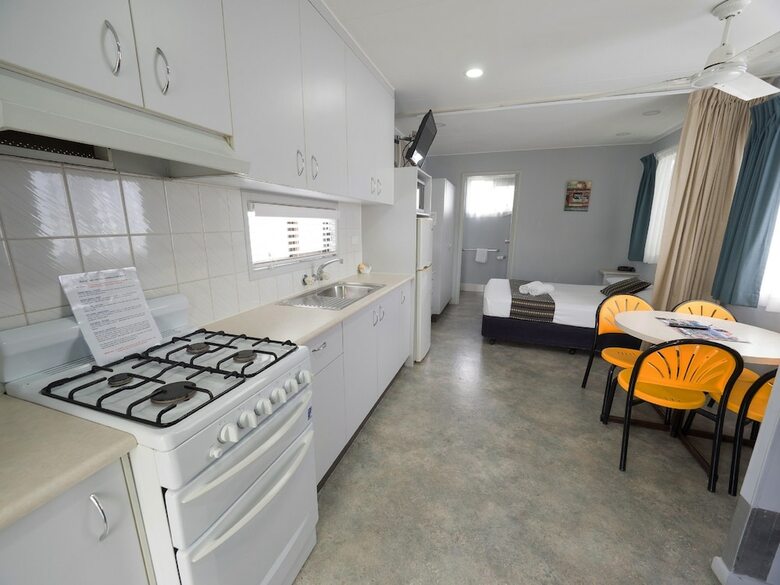 Alex Beach Cabins