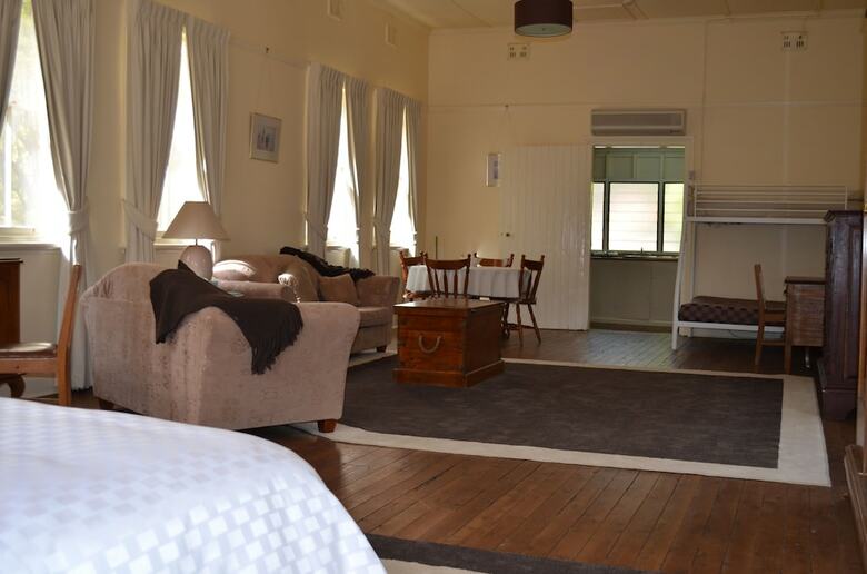 Bed & Breakfast The Old Parkes Convent