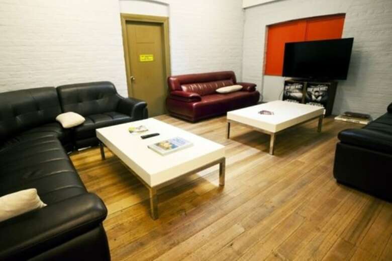 Hostal The Backpackers Imperial Hotel - Hostel