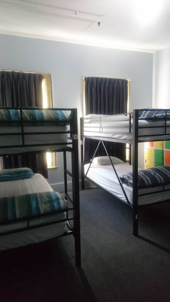 Hostal The Backpackers Imperial Hotel - Hostel