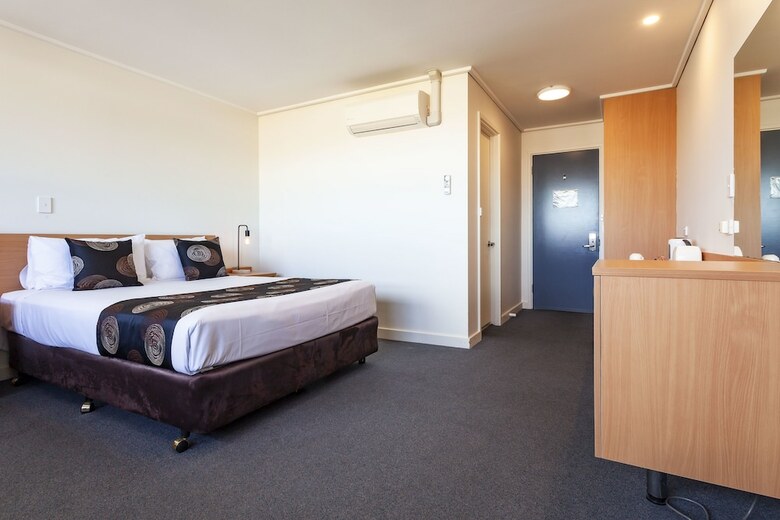 Black Buffalo Hotel