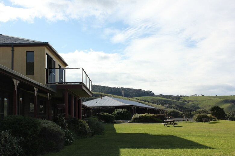 Skenes Creek Lodge Motel And Restaurant