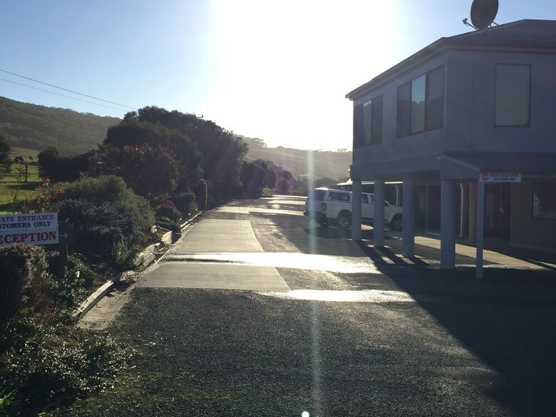 Skenes Creek Lodge Motel And Restaurant