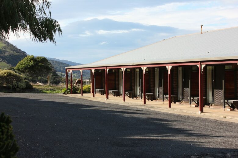 Skenes Creek Lodge Motel And Restaurant