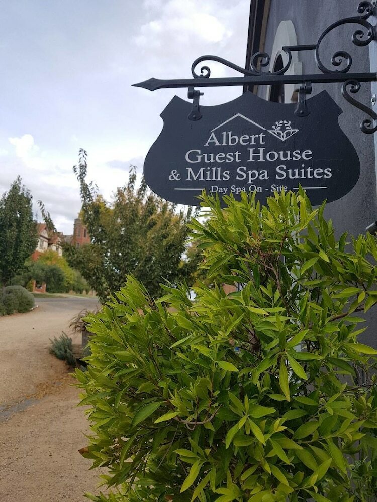 Hotel Albert Guest House And Mills Spa Suites