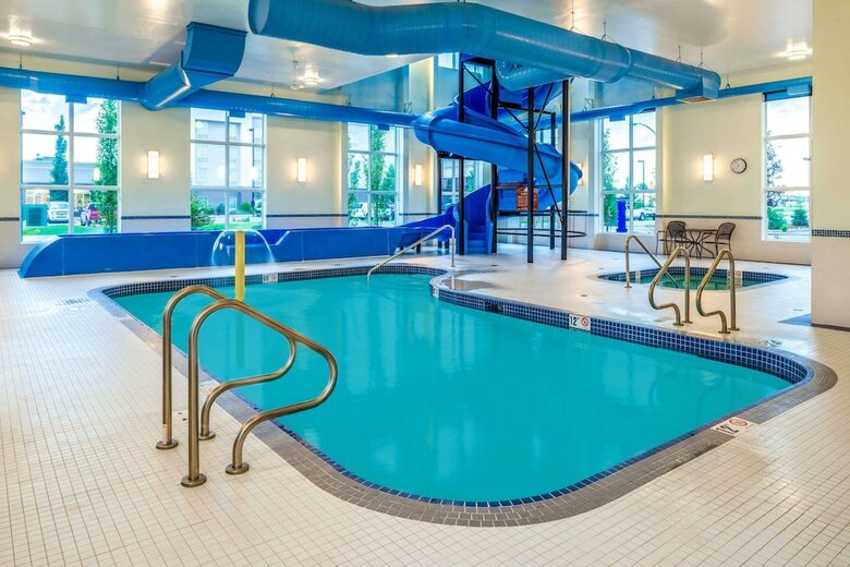 Hotel Microtel Inn & Suites By Wyndham Red Deer