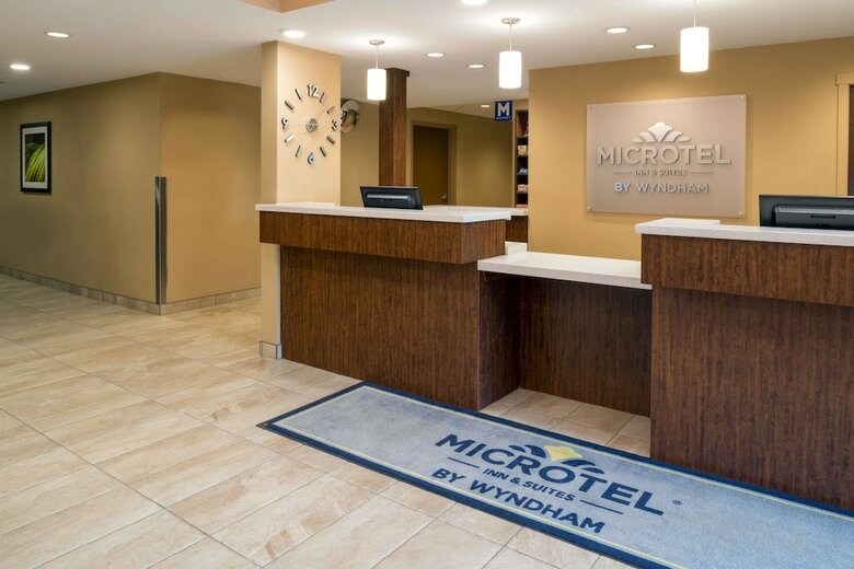 Hotel Microtel Inn & Suites By Wyndham Red Deer