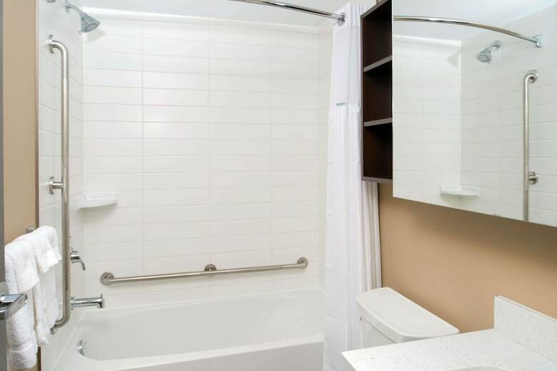 Hotel Microtel Inn & Suites By Wyndham Red Deer