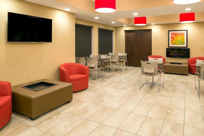 Hotel Microtel Inn & Suites By Wyndham Red Deer