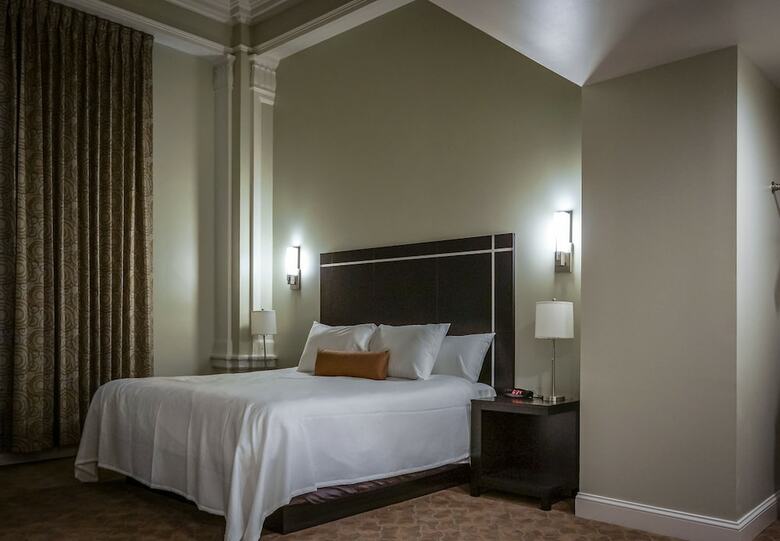 Robert E Lee Hotel