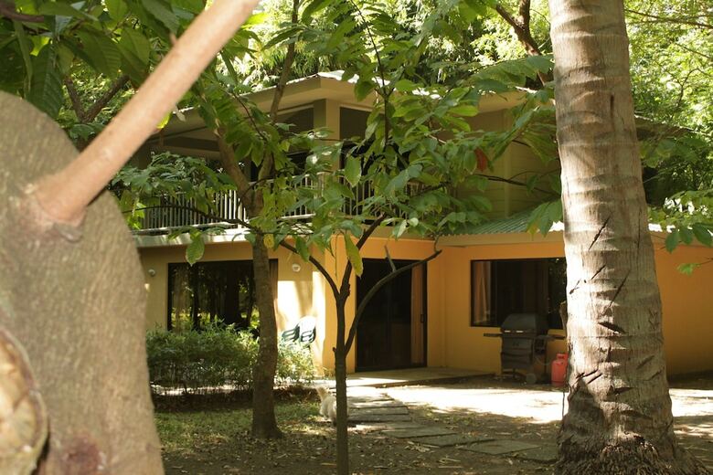 Hotel Puerto Barillas Marina & Lodge