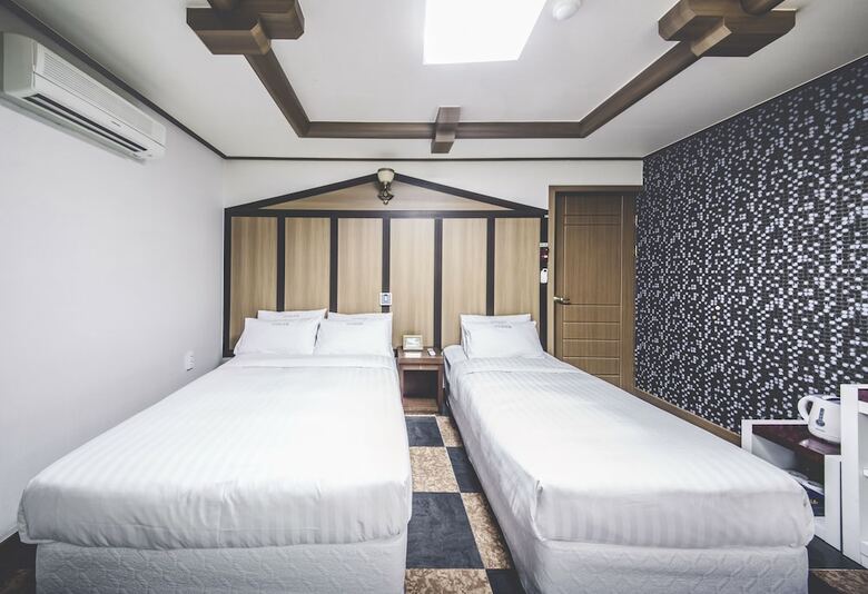 Hotel I-zone