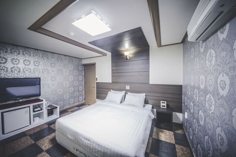 Hotel I-zone