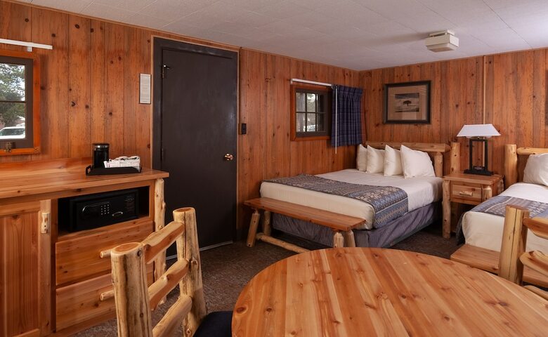 Posada Old Faithful Snow Lodge & Cabins - Inside The Park
