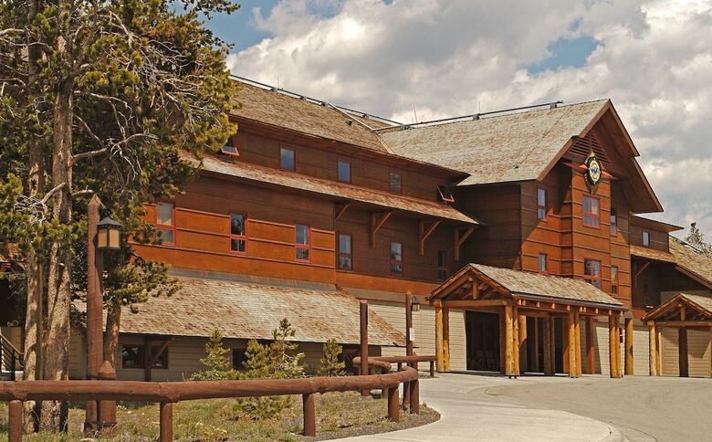 Posada Old Faithful Snow Lodge & Cabins - Inside The Park