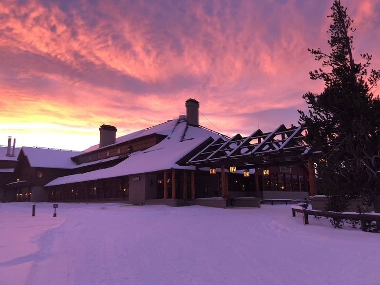 Posada Old Faithful Snow Lodge & Cabins - Inside The Park