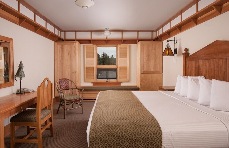 Posada Old Faithful Snow Lodge & Cabins - Inside The Park